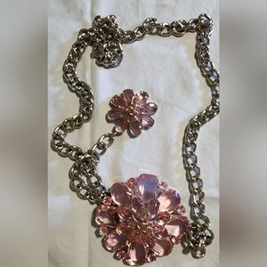BELT. SILVER COLOR BELT WITH PINK CRYSTAL OR GLASS FLOWERS